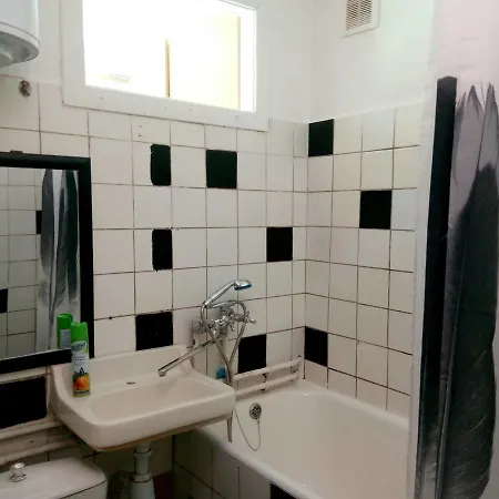 Apartamento квартира ул семьи идзыковских возле аэропорта жуляны для вас *